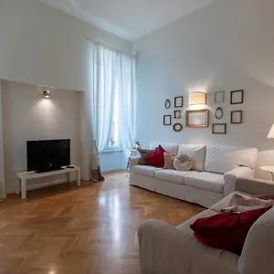 Apartment Ad Flat, Verona